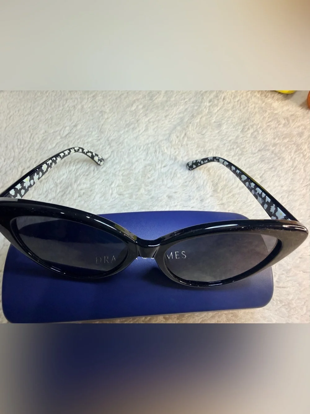 66. NEW Draper James Black Cat-Eye Sunglasses with Floral Temple Lining